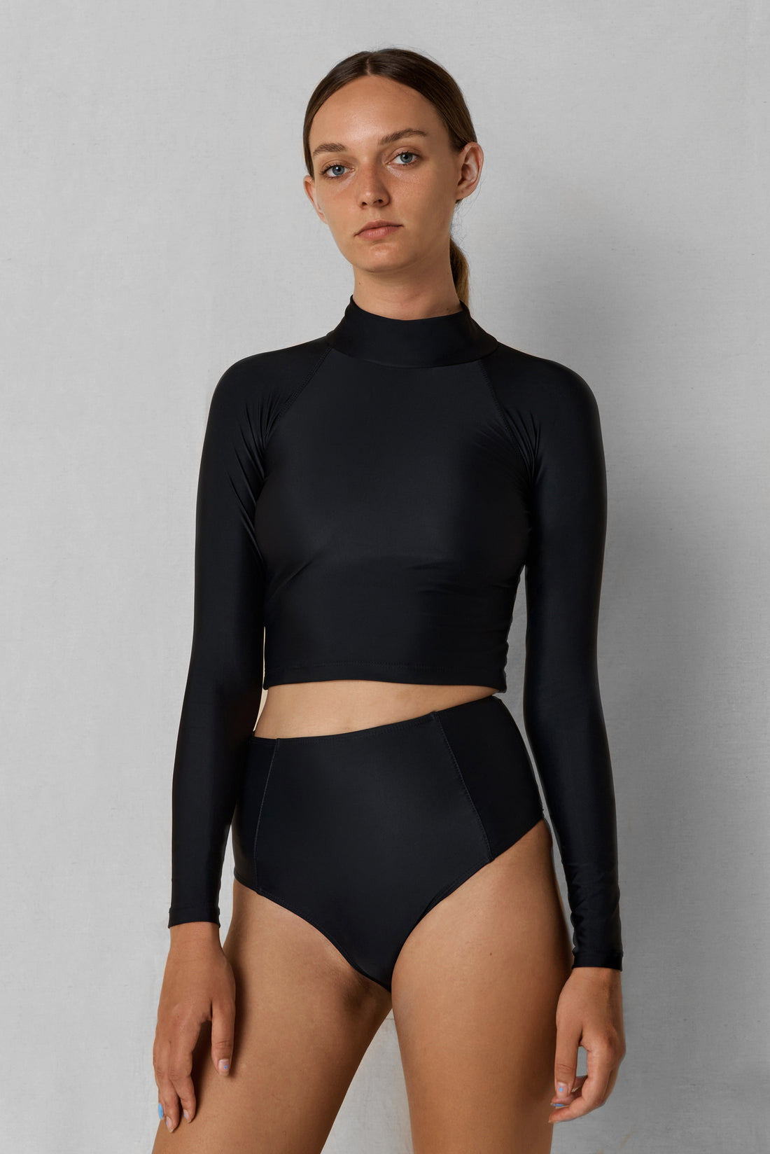 Aire Turtle Neck Rashguard | Black