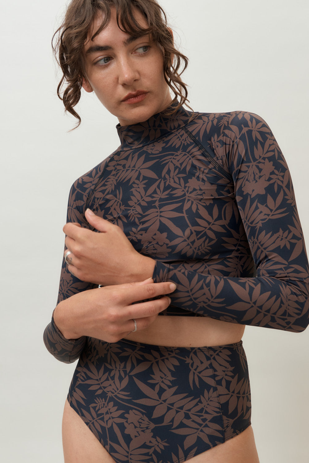 Aire Turtle Neck Rashguard | Leaf Print